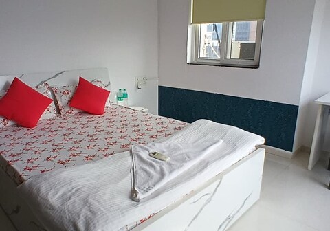 Fullysetup 2bhk Amanora Seasons