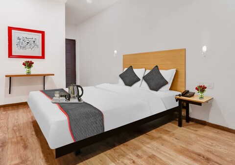 Townhouse Grey Leaves