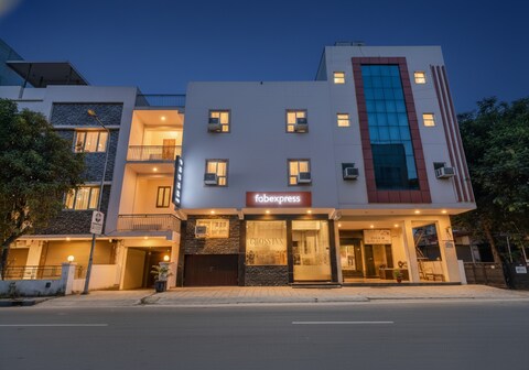 FabHotel Gross inn Suites