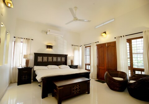 Waves and Shores (Hill House)