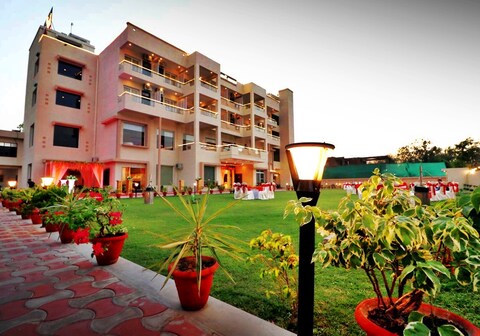 Genx Crescent By 1589