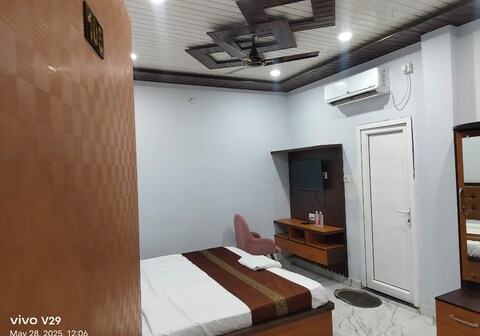 Puranjy P. Guest House