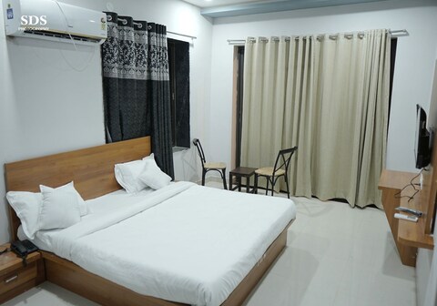 Hotel Chandra Hari Palace