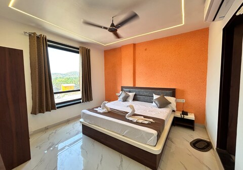 Pratibha Hotel And Restaurent