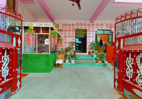 Shree Hari Palace 400 m from RAM Janam Bhumi