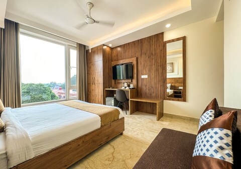 Hotel Nirvana Bliss (Behind Parmarth Niketan)