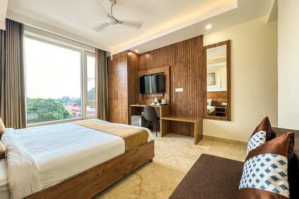 Hotel Nirvana Bliss (Behind Parmarth Niketan)
