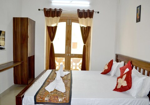 HOTEL SAPRROW PALACE