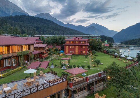 PAHALGAM HOTEL - RIVERSIDE LUXURY