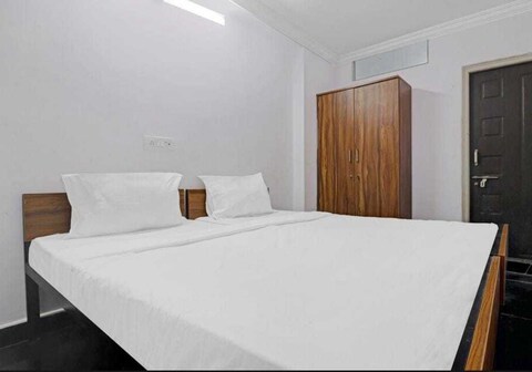 SPOT ON 92561 White Carnations Hotels