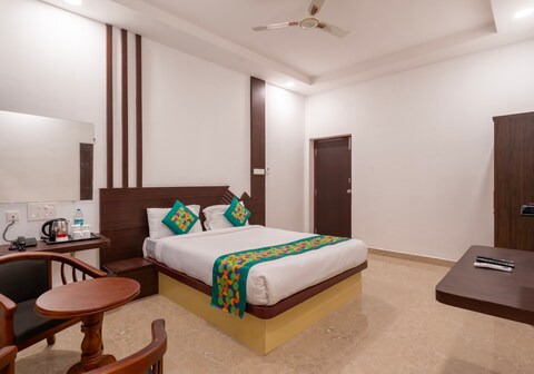 Treebo Royal Plaza, 700 Mts From Promenade Beach