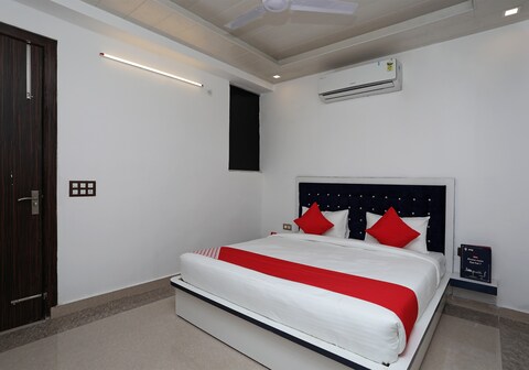 OYO Flagship Hotel Uk-07