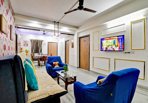 Tollywood Themed Large and Spacious 4BHK Flat at Newtown