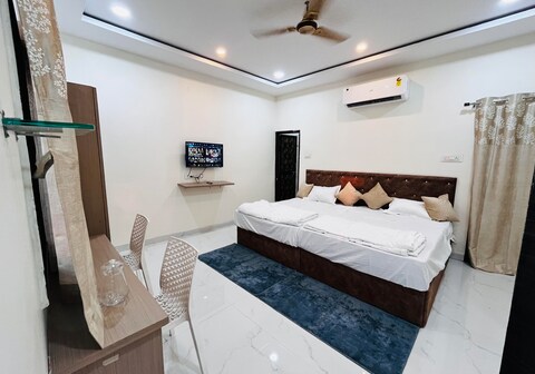 Jai seva home stay at zhari