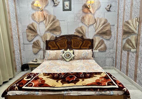 Ista Inn Rooms and Stay