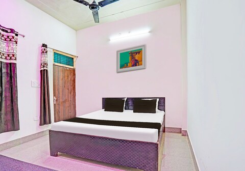 Hotel O THE CROWN HOTEL & RESTAURANT