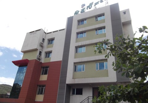 Hotel Trimurti Pride