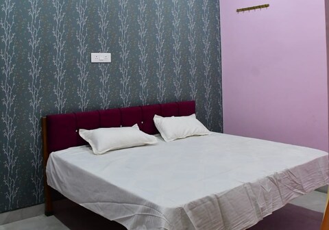 SNEH PUSHPANJALI INN