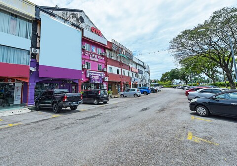 OYO 89710 Saujana CT View Hotel