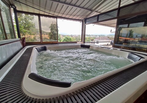 Mount Vista Sky Suite | Entire Apartment