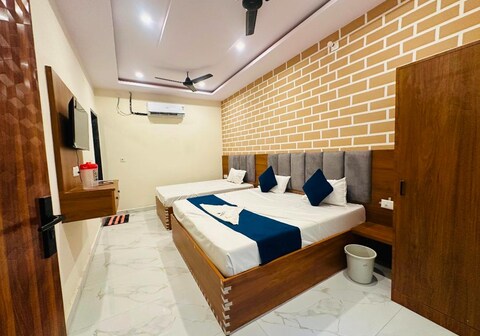 Shri Hit Maya Dham