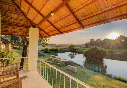 Silver Oaks Resort Cottage | Rooms & Pool