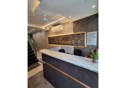 LE GLANCE Rooms & Dormitory