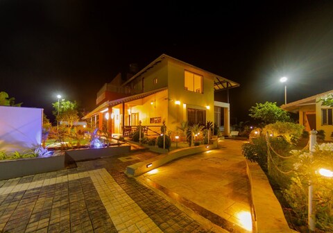 Mount Vista 3.5BHK with Private Pool