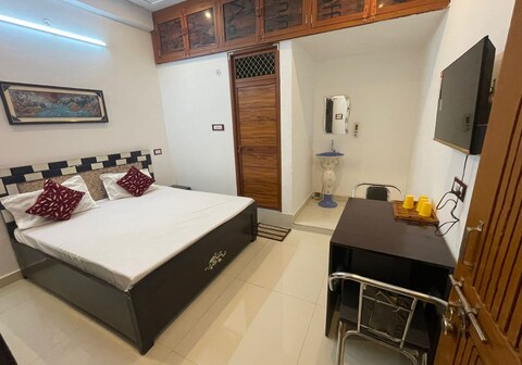 Govind Guest House Near Ram Mandir Ayodhya