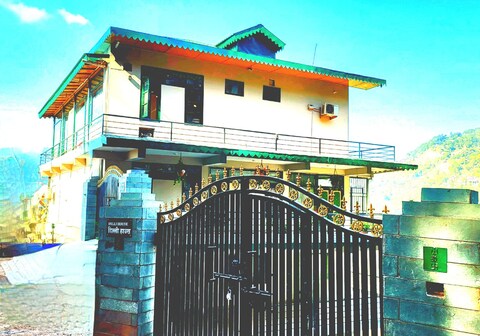 Dilli House by Alaya Stays, Kasauli