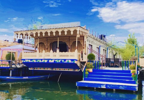 Houseboat New Cherry Ripe