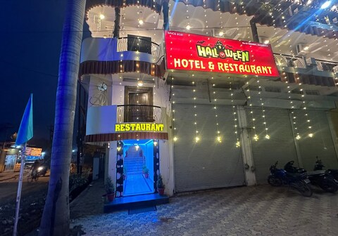 Halloween Hotel And Restaurant