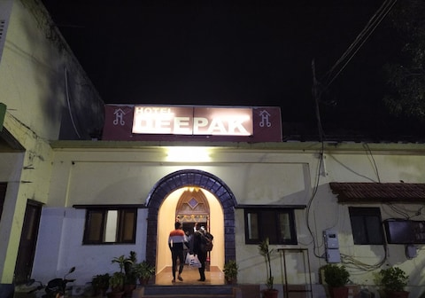 Hotel Deepak