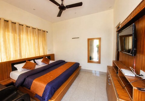 Shivlok Hotel