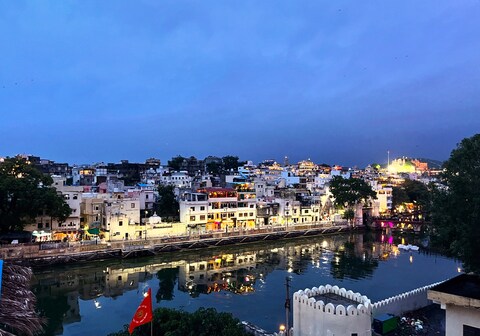 Turtle Hostel Udaipur |50 Metres from Lake