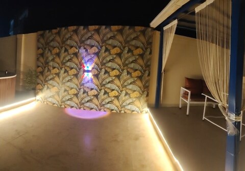 Commute Easy Family friendly Private Jacuzzi