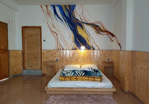 Trishul 4BR Cozy Mountain stay by Homeyhuts