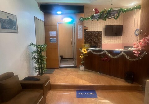 Nine Blue Boutique Walk In Street