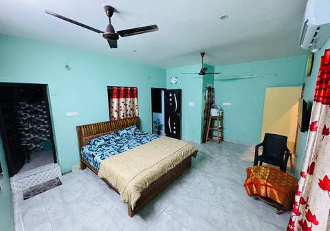 SP Homestay King Suite with AC Wi Fi TV