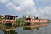 Wangnoo Heritage Houseboats, Srinagar Wangnoo Heritage Houseboats, Srinagar