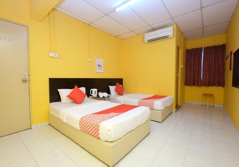 OYO 89694 De Lodge Hotel