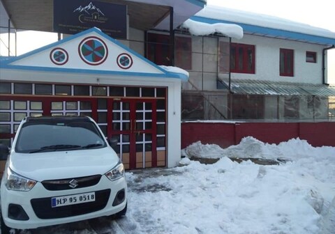 Lord's Kothgarh Homestay | Rooms & Kitchen