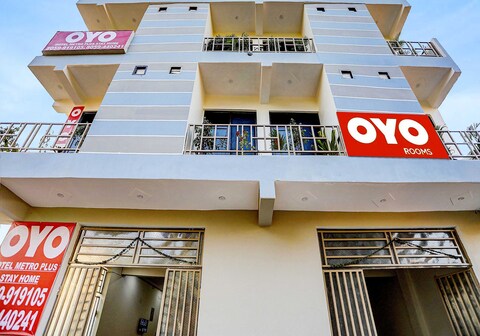 Hotel O Metro Plus Near Nangloi Metro Station