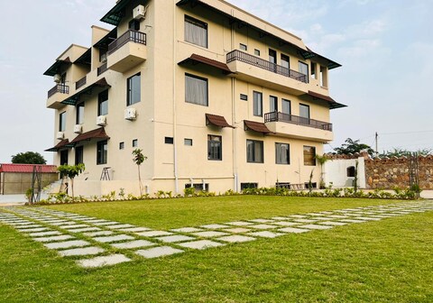 New Royal Orbit Hotel And Restaurant