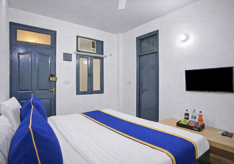 Mauryan Express Hotel Hauz Khas Fort