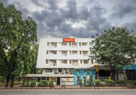 FabHotel Kalyan