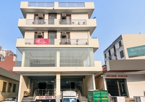 Hotel O Premium Rooms Chhatarpur