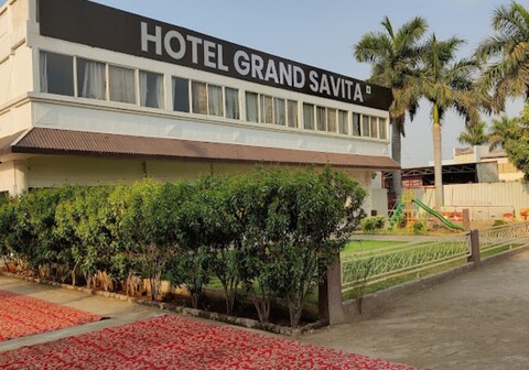 Hotel Grand Savita