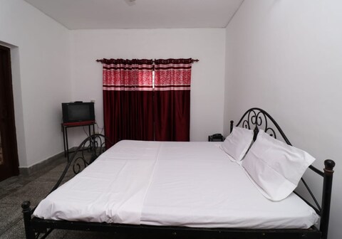 Hotel Tourist By WB Inn