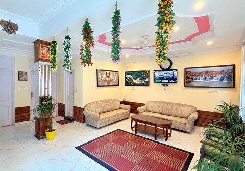 Hotel Snow Crest Inn | A Pure Veg Hotel